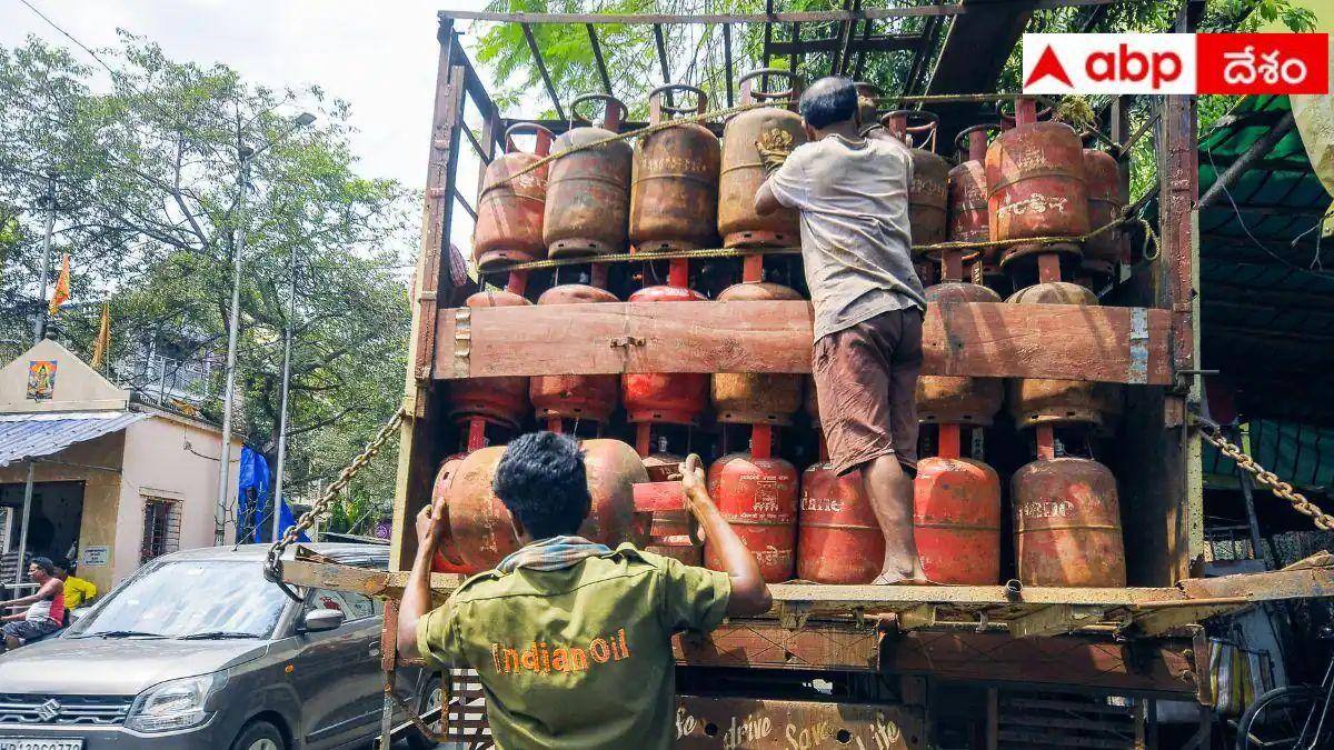 LPG Cylinder Price Hike: భారీగా పెరిగిన గ్యాస్ సిలిండర్ల ధరలు.. హైదరాబాద్‌లో ధర ఎంతంటే..