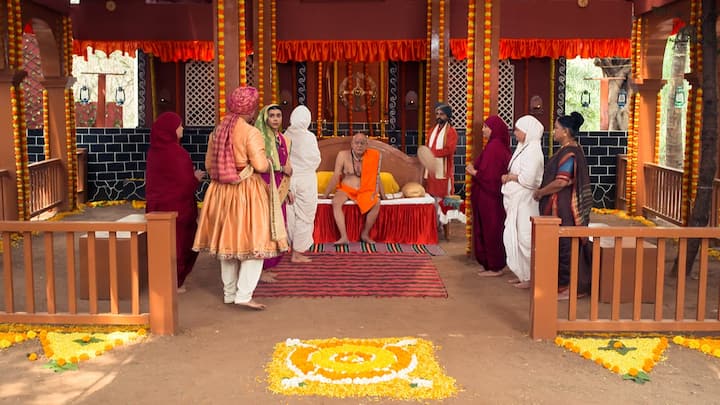 यावेळी गोमतीला शिव नाव असलेल्या आप्त मुलाशी नातं जुळणार असं स्पष्ट होत जातं. शिव तिच्या आयुष्याला नवा अर्थ देणार, तिच्या आयुष्याची नवी सुरुवात होणार असे संकेत स्वामी देऊ लागतात.