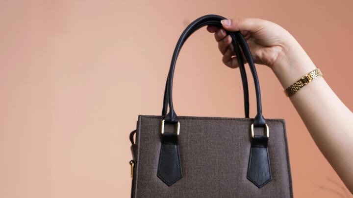 Carry a Stylish Bag: A well-chosen bag can act as the finishing touch to your outfit. Whether it’s a straw tote, a sleek sling, or a compact mini bag, textures and shapes can add visual interest. It’s not just about utility—it’s about making a subtle style statement. The right bag can elevate even the simplest look with ease. (Image Source: Canva)