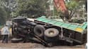 Chinchwad Accident News: चिंचवड स्टेशन परिसरात ट्रक उलटला; ठेकेदारांच्या निष्काळजीपणामुळे नागरिक हैराण, जीव मुठीत धरून प्रवास