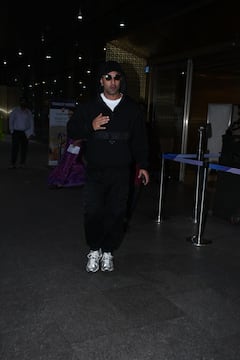 'रामायण' के टीजर लॉन्च से पहले एयरपोर्ट पर दिखे रणबीर कपूर, एक्टर को देख पैप्स ने कहा- जय श्री राम