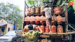 LPG Price Hike : আরও বাড়ল রান্নার গ্যাসের দাম, মাসের শুরুতেই জোর ধাক্কা !