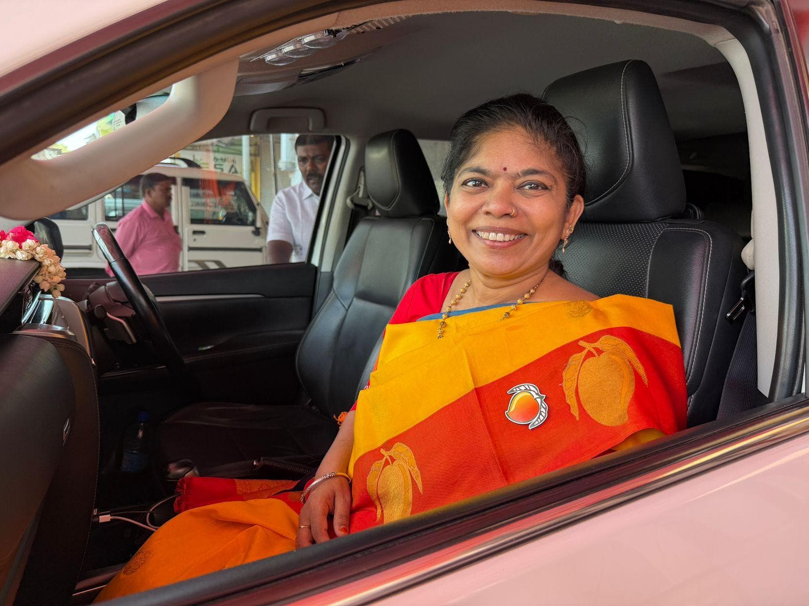 Thilagabama: தராசுடன் வந்து திலகபாமா வேட்புமனுத் தாக்கல்! பெரம்பூர் தொகுதியில் களைகட்டும் தேர்தல் களம்!