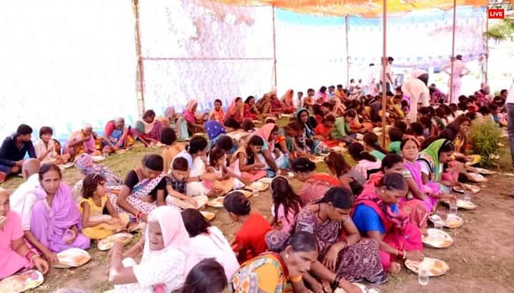 प्रेमानंद महाराज के अनुसार हनुमान जयंती का किसी भी अवसर पर भंडारा उधार लेकर नहीं करना चाहिए. इससे व्यक्ति पुण्य से वंछित रह जाता है. अपनी कमाई से भले ही दो लोगों को भोजन कराएं लेकिन उधारी पर ये कार्य न करें.