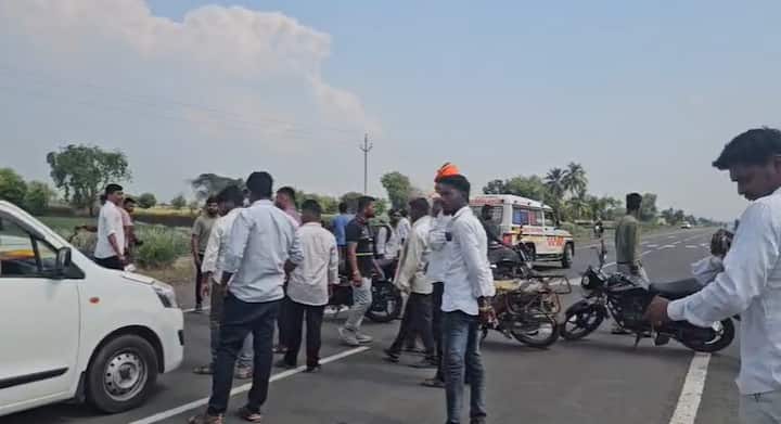 अपघातानंतर गंभीर जखमी असलेल्या विद्यार्थिनीला स्थानिक नागरिकांच्या मदतीने तातडीने जवळच्या खासगी रुग्णालयात उपचारासाठी दाखल करण्यात आले आहे.