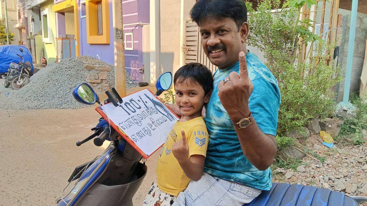 “100% வாக்கு… 100% ஆபத்து?” - ஹெல்மெட் இல்லாமல் கலைஞரின் சர்ச்சை செயல்...