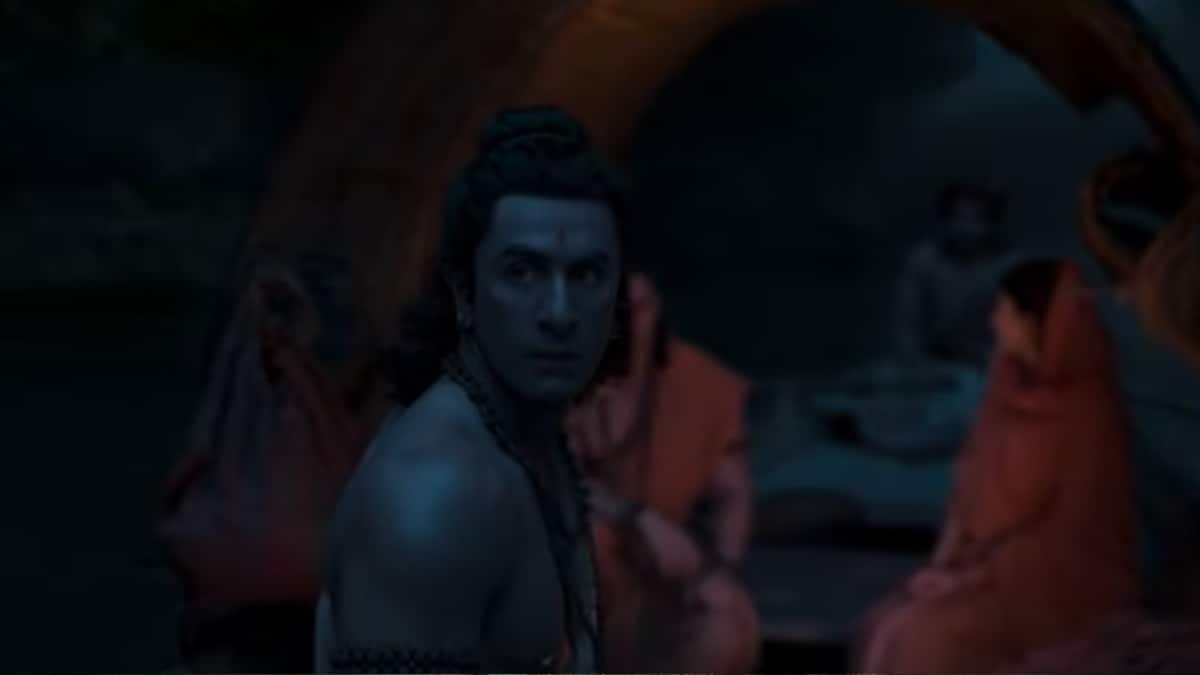 कान में कुंडल, सिर पर मुकुट और लंबे बाल, राम अवतार में गजब दिखे Ranbir Kapoor, देखिए 8 तस्वीरें