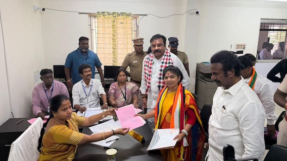 Thilagabama: தராசுடன் வந்து திலகபாமா வேட்புமனுத் தாக்கல்! பெரம்பூர் தொகுதியில் களைகட்டும் தேர்தல் களம்! Thilagabama: தராசுடன் வந்து திலகபாமா வேட்புமனுத் தாக்கல்! பெரம்பூர் தொகுதியில் களைகட்டும் தேர்தல் களம்!
