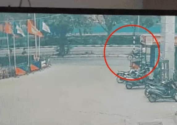 BJP ਦਫਤਰ ਦੇ ਬਾਹਰ ਹੋਏ ਧਮਾਕੇ ਦੇ ਨਵੇਂ ਵੀਡੀਓ ਆਏ ਸਾਹਮਣੇ, ਨਜ਼ਰ ਆਏ ਹਮਲਾਵਰ