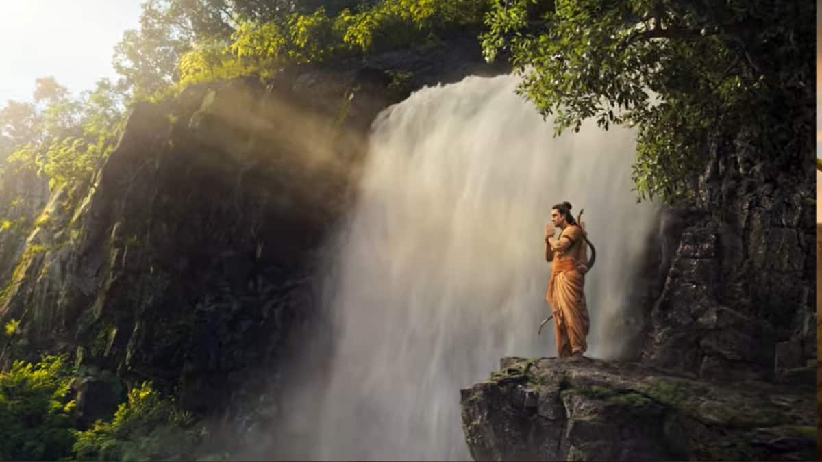 कान में कुंडल, सिर पर मुकुट और लंबे बाल, राम अवतार में गजब दिखे Ranbir Kapoor, देखिए 8 तस्वीरें