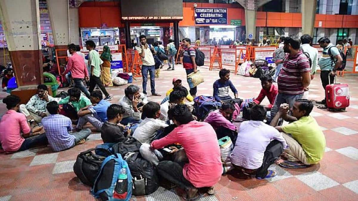 வெளி மாநில தொழிலாளர்களுக்கு தேர்தல் நாளில் விடுமுறை அளிக்கணும்...இல்லைன்னா கடும் நடவடிக்கை