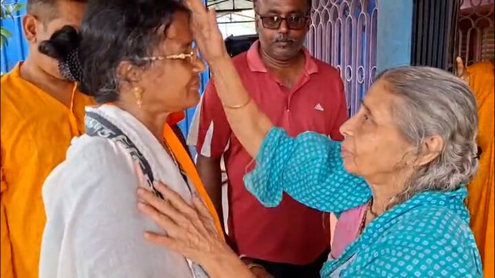 বিজেপির হয়ে ভোটে দাঁড়ানোর সবুজ সঙ্কেত অভয়ার মা-র। পানিহাটিতে অভয়ার মা প্রার্থী হলে, বিজেপি কি ডিভিডেন্ট পাবে ? তাতে হ্যাঁ বলেন, 69%। না বলেন, 27% । জানি না / বলতে পারব না বলেন, 3%।
