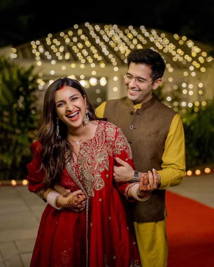 परिणीति के पति राघव का दिल्ली में एक आलीशान बंगला है, जिसे व्हाइट थीम पर सजाया गया है. ये देखने में किसी महल जैसा लगता है.