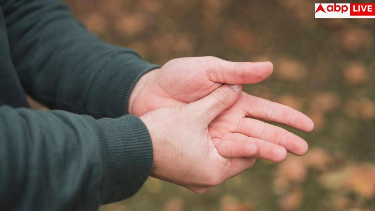 Tingling In Hands Causes: क्या आपके हाथ में भी होती है झुनझुनी और सुन्नपन, जानें किस वजह से होता है ऐसा?