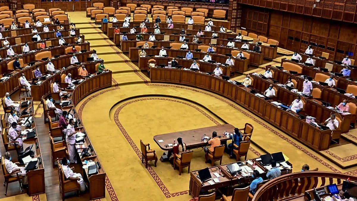 Kerala Election 2026 Survey: கேரளாவில் ஆட்சி யாருக்கு? வெளியானது தேர்தலுக்கு முந்தைய கருத்துக்கணிப்பு!