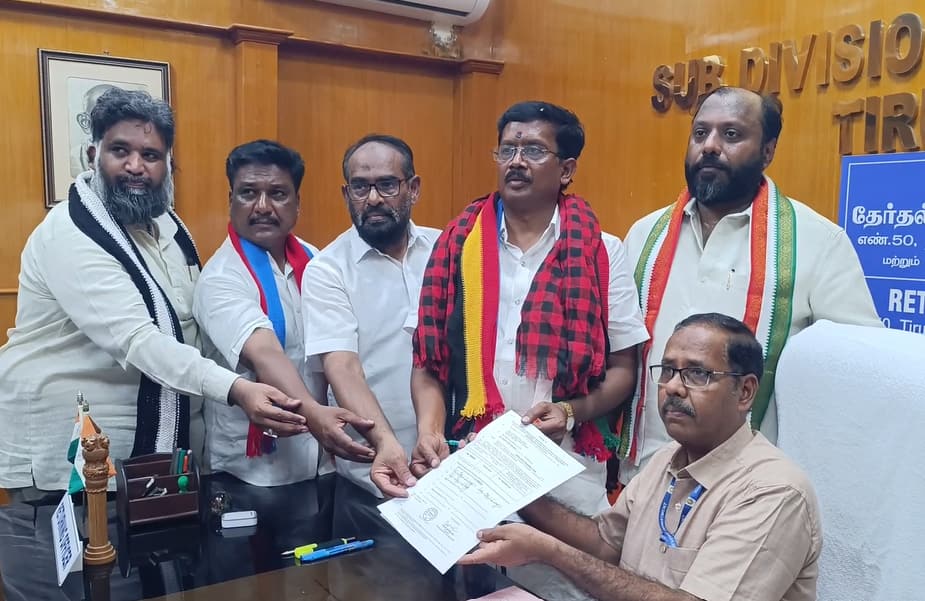 வெற்றி திலகமிட்ட மனைவி, தாயின் காலில் விழுந்து வேட்புமனு தாக்கல்; மாஸ் காட்டிய திமுக சிட்டிங் எம்எல்ஏ!