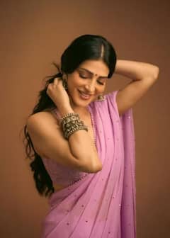 ਸ਼ਰੂਤੀ ਹਾਸਨ ਨੇ ਪਿੰਕ ਸਾੜੀ 'ਚ ਢਾਹਿਆ ਕਹਿਰ , ਵੇਖੋ ਤਸਵੀਰਾਂ