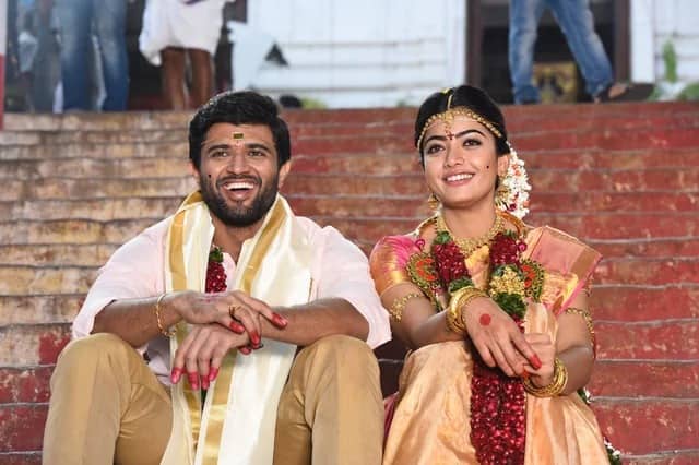 रश्मिका आणि विजय (Rashmika and Vijay Deverakonda) दोघेही सोशल मीडियात सक्रीय असतात. लग्नानंतर दोघे पुन्हा एकदा चर्चेत आले आहेत. तिनं अलिकडेच शेअर केलेली पोस्ट चर्चेचा विषय ठरत आहे.