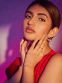 దివి నుంచి దిగివచ్చావా ఆపిల్ బ్యూటీ.. నిను చూసి కనిపెట్టడా న్యూటన్ గ్రావిటీ!