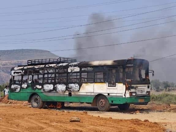 RTC Bus Catches Fire: హైటెన్షన్ విద్యుత్ వైర్లు తగిలి ఆర్టీసీ బస్సులో మంటలు.. కడప జిల్లాలో ప్రమాదం