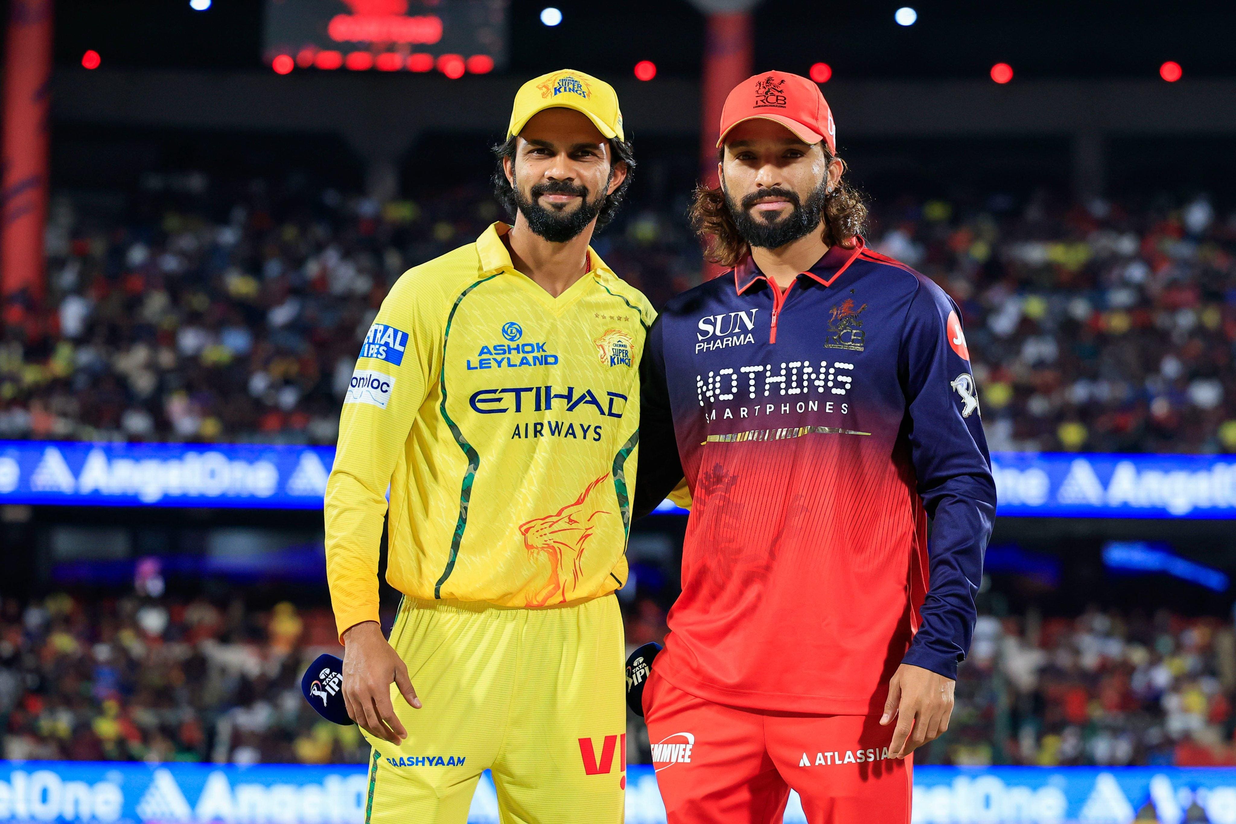 CSK vs RCB: டாஸ் வென்ற ருதுராஜ்! பேட்டிங்கை தொடங்கிய ஆர்சிபி.. ரன்னை கட்டுப்படுத்துவார்களா சிஎஸ்கே பவுலர்கள்?