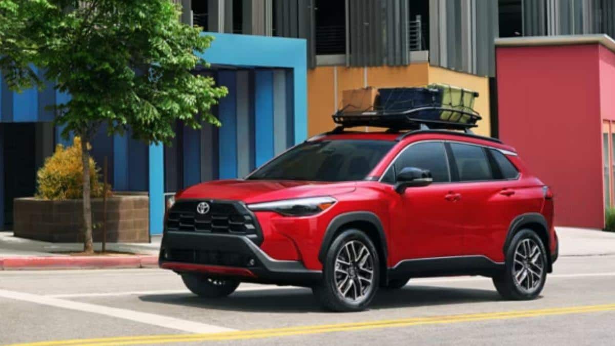 Toyota Corolla Cross: பார்சல் ஆகும் கொரோல்லா க்ராஸ் - டொயோட்டாவின் புதிய 7 சீட்டர்? ஹைப்ரிட் SUV - ரைவல், எப்போ?