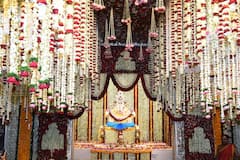 मोगरा फुलला.... पुण्यातील दगडूशेठ गणेश मंदिरात 51 लाख फुलाची सजावट, बाप्पांचे मनमोहक रुप
