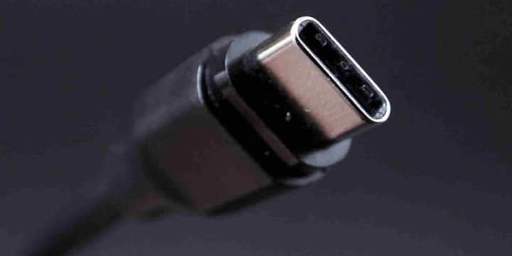 अक्सर लोग यह मान लेते हैं कि सभी USB-C पोर्ट एक जैसे होते हैं और समान स्पीड या चार्जिंग क्षमता देते हैं. लेकिन असल में ऐसा नहीं है. USB-C केवल पोर्ट का आकार और डिजाइन बताता है इसकी परफॉर्मेंस नहीं.