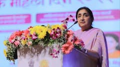 Sunetra Pawar Baramati Vidhan Sabha Byelection 2026: ताफा थांबवला, गाडीतून उतरल्या...सुनेत्रा पवारांचे डोळे पाणावले, बारामती पोटनिवडणुकीसाठी अर्ज भरण्याआधी काय घडलं?