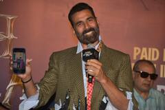 'भूत बंगला' के ट्रेलर लॉन्च में फटे कपड़े पहनकर पहुंचे अक्षय कुमार, यूजर्स बोले- किस लेवल की गरीबी है ये