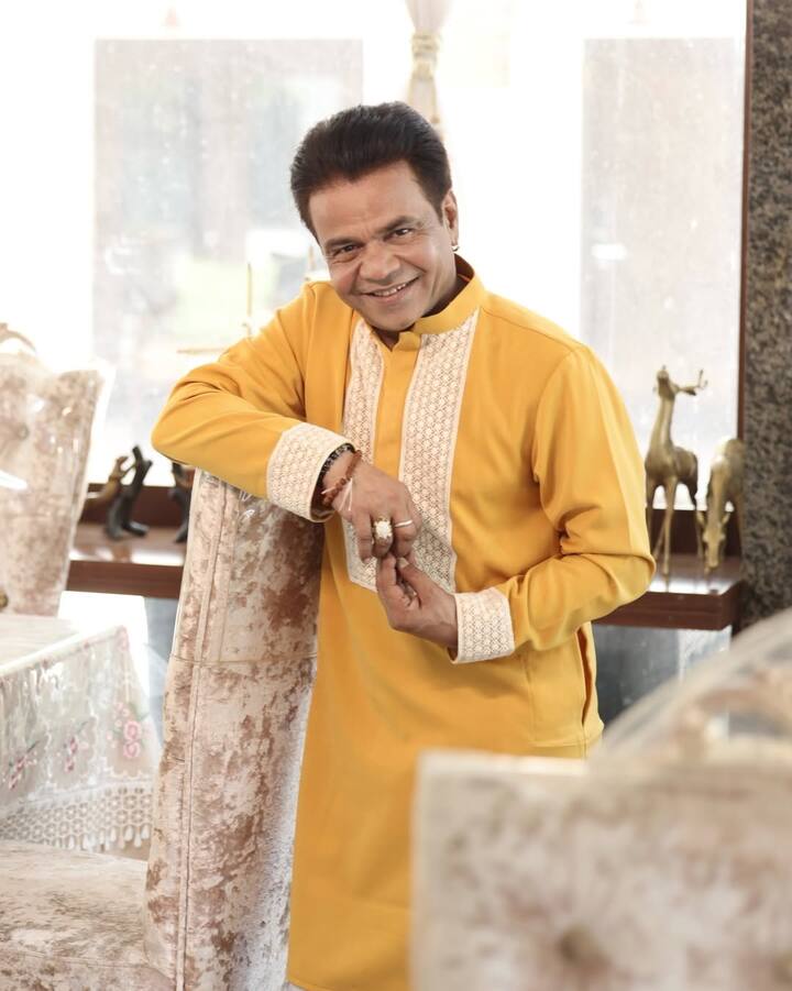 राजपाल यादव ने अपनी शुरुआती पढ़ाई शाहजहांपुर से की है. उन्हें बचपन से ही एक्टिंग में दिलचस्पी थी. 12वीं की पढ़ाई पूरी करने के बाद उन्होंने लखनऊ की भारतेंदु नाट्य अकादमी और दिल्ली के नेशनल स्कूल ऑफ ड्रामा (NSD) से अभिनय में डिप्लोमा किया है.