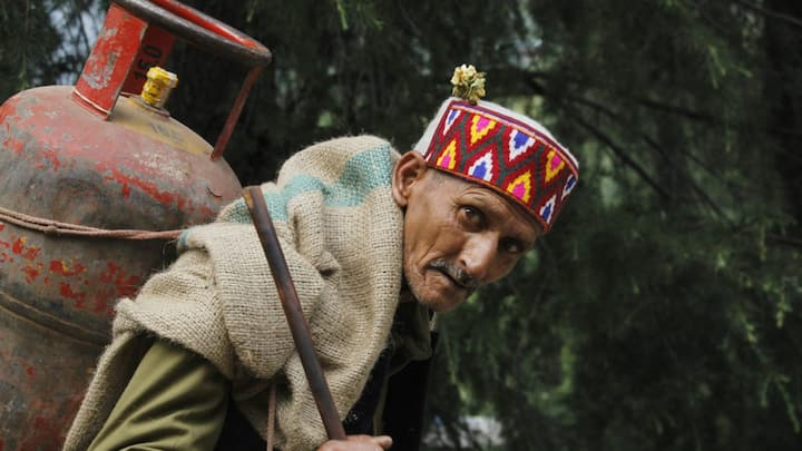 पेट्रोलियम मंत्रालय के द्वारा दिए गए आंकड़ों के मुताबिक चंडीगढ़ में सबसे ज्यादा LPG का consumption होता है, चंडीगढ़ का प्रति परिवार सिलेंडर की सालाना खपत 9.6 सिलेंडर है, यहां के लोगों का महंगा लाइफस्टाइल ही यहां के LPG उपभोग सबसे ज्यादा होने का मुख्य कारण है