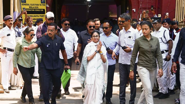 বেরিয়ে এসে তিনি বলেন, 
