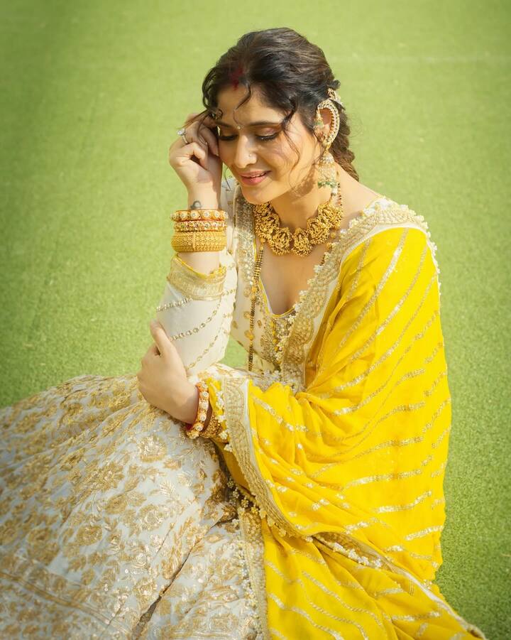 आरती ने आगे कहा कि मेरी किस्मत तो देखो मैं वहीं बोलती थी और वहीं से मेरे लिए देखो, मुझे पसंद किया था मेरी मदर-इन-लॉ ने.