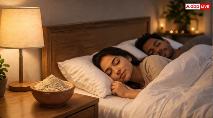 तनाव और नकारात्मक माहौल में अनिद्रा की समस्या आजकल आम हो गई है. इसके लिए आप बेडरूम में मुल्तानी मिट्टी रखें, इससे मानसिक शांति बढ़ती है और अच्छी नींद आती है.