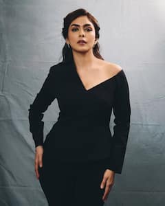 बला की हसीन लगती हैं डकैत एक्ट्रेस, देखें मृणाल ठाकुर की 10 खूबसूरत तस्वीरें