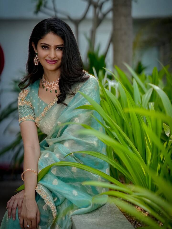 ఓ వైపు సాఫ్ట్ వేర్ కోడింగ్..మరోవైపు మోడలింగ్ ని బ్యాలెన్స్ చేస్తూ అందాల పోటీలో విజేతగా నిలిచింది. సైన్ లాంగ్వేజెస్ పై ఉన్న ఆసక్తితో ఇండియన్ సైన్ లాంగ్వేజ్ నేర్చుకుంది మానస.