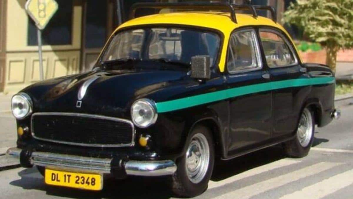 Ambassador Car: அம்பாசிடர் ஆண்டது தெரியும்..! ஆணவத்தில் அழிந்தது எப்படி என தெரியுமா? அவ்ளோ பெஸ்ட் காரா?