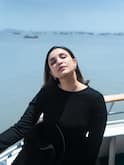 परिणीति चोपड़ा ने समंदर के बीच ब्लैक आउटफिट में ढाया कहर, देखें तस्वीरें