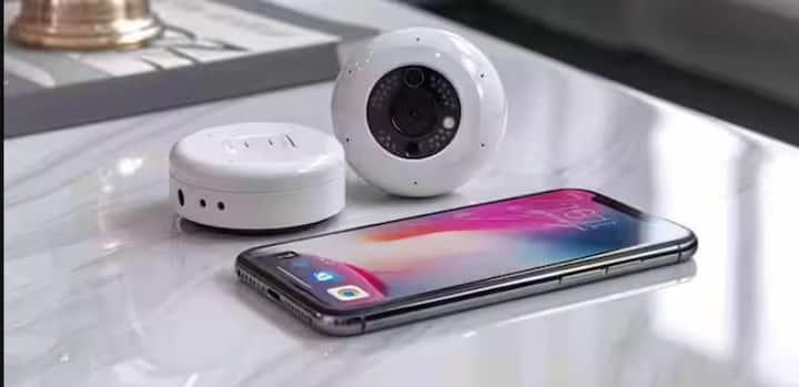 How to Convert Old Smartphone into CCTV : ਜੇਕਰ ਤੁਸੀਂ ਆਪਣਾ ਪੁਰਾਣਾ ਸਮਾਰਟਫ਼ੋਨ ਵੇਚਣ ਬਾਰੇ ਸੋਚ ਰਹੇ ਹੋ ਪਰ ਸਹੀ ਕੀਮਤ ਨਹੀਂ ਮਿਲ ਰਹੀ ਤਾਂ ਇਸਨੂੰ ਬੇਕਾਰ ਸਮਝਣ ਦੀ ਕੋਈ ਲੋੜ ਨਹੀਂ ਹੈ। ਅੱਜ ਦੇ ਡਿਜੀਟਲ ਯੁੱਗ ਵਿੱਚ ਉਹੀ ਪੁਰਾਣਾ ਫ਼ੋਨ ਬਿਨਾਂ ਕਿਸੇ ਪੈਸੇ ਦੇ ਤੁਹਾਡੇ ਘਰ ਦੀ ਸੁਰੱਖਿਆ ਲਈ ਇੱਕ ਵਧੀਆ ਕੈਮਰਾ ਬਣ ਸਕਦਾ ਹੈ।