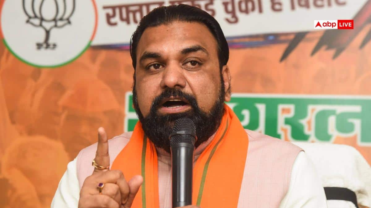'हरा गमछा वालों को खोजो...', AI समिट में सीएम सम्राट चौधरी क्या बोल गए कि खड़ा हो गया सियासी विवाद?