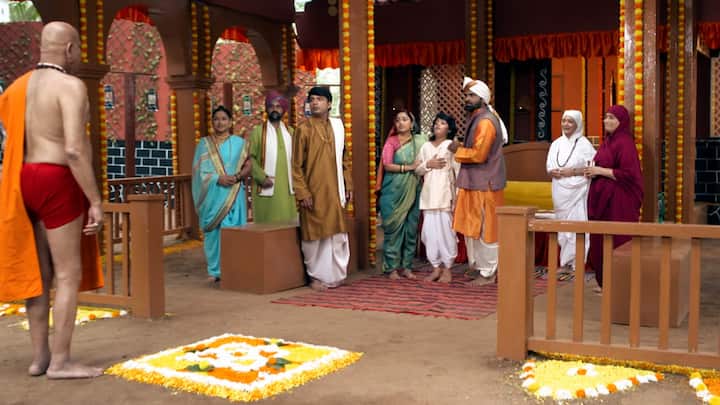 वेदच्या जीवाला धोका निर्माण झाल्यामुळे घरात भीतीचं वातावरण निर्माण होतं. एका आईची हतबल माया आणि वडिलांची न ढळणारी श्रद्धा यामध्ये संघर्ष सुरू होतो.
