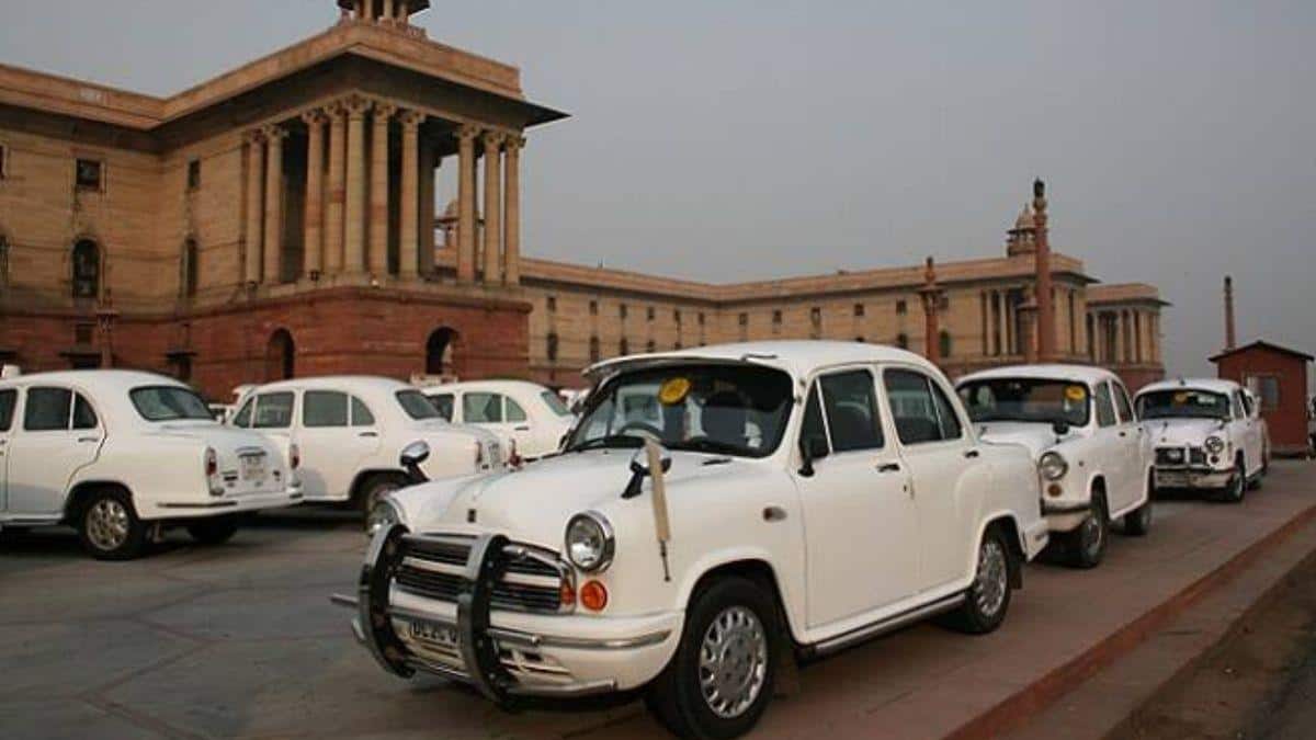 Ambassador Car: அம்பாசிடர் ஆண்டது தெரியும்..! ஆணவத்தில் அழிந்தது எப்படி என தெரியுமா? அவ்ளோ பெஸ்ட் காரா?