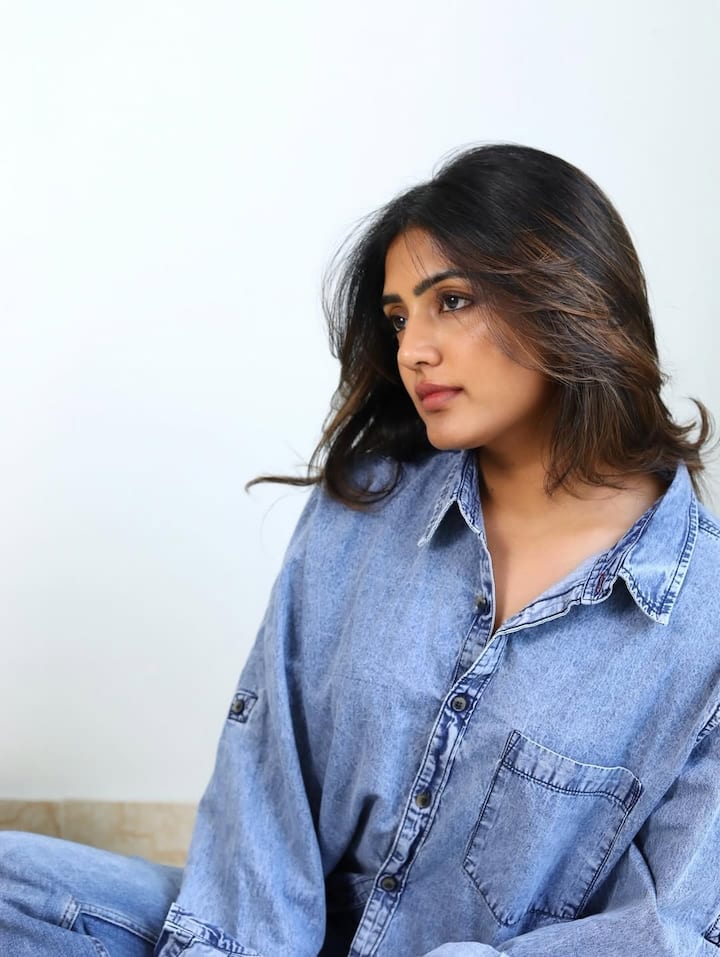 ఈషా రెబ్బ లేటెస్ట్ గా షేర్ చేసిన ఫొటోస్ ఇవి.. ట్రెండీగా ఉందంటూ పోస్టులు పెడుతున్నారు నెటిజన్లు
