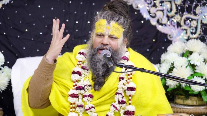 आजच्या आधुनिक, सोशल मीडियाच्या जगात, बहुतेक लोक एका वेगळ्या ओळखीच्या शोधात आहेत. काहीजण आपले महागडे आणि डिझायनर कपडे मिरवतात, काहीजण सोशल मीडियावरील फॉलोअर्स, तर काहीजण इतरांना प्रभावित करतात. पण हे सर्व करून कोणी खऱ्या अर्थाने महानता प्राप्त करू शकते का? यावर वृंदावनचे प्रख्यात संत, प्रेमानंद महाराज यांनी महत्त्वाची गोष्ट सांगितली आहे.
