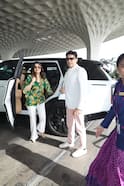 पति डॉ नेने के साथ एयरपोर्ट पर स्पॉट हुईं Madhuri Dixit, Bobby Deol का भी डैशिंग लुक वायरल