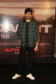 'डकैत' की स्क्रीनिंग में छाए सेलेब्स, मृणाल-आदिवी से तमन्ना भाटिया तक ने लूटी महफिल