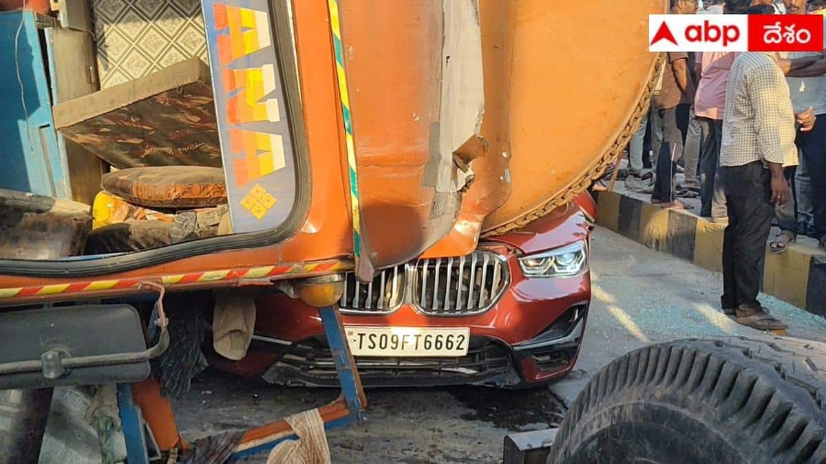 Keesara Toll Plaza Road Accident: కీసర టోల్ ప్లాజా వద్ద కారుపై బోల్తా పడిన లారీ.. ఎన్టీఆర్ జిల్లాలో విషాదం