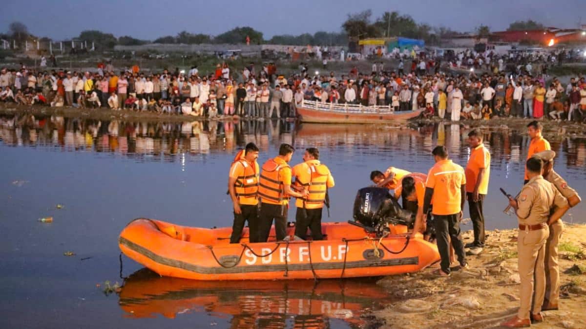 First Video Showing Moments Before Mathura Boat Tragedy Surfaces, Devotees Seen Singing Bhajans