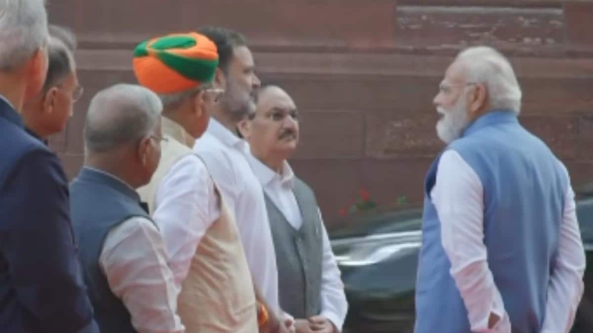 PM Modi, Rahul Gandhi's Rare Candid Moment At Phule Tribute In Parliament: WATCH
